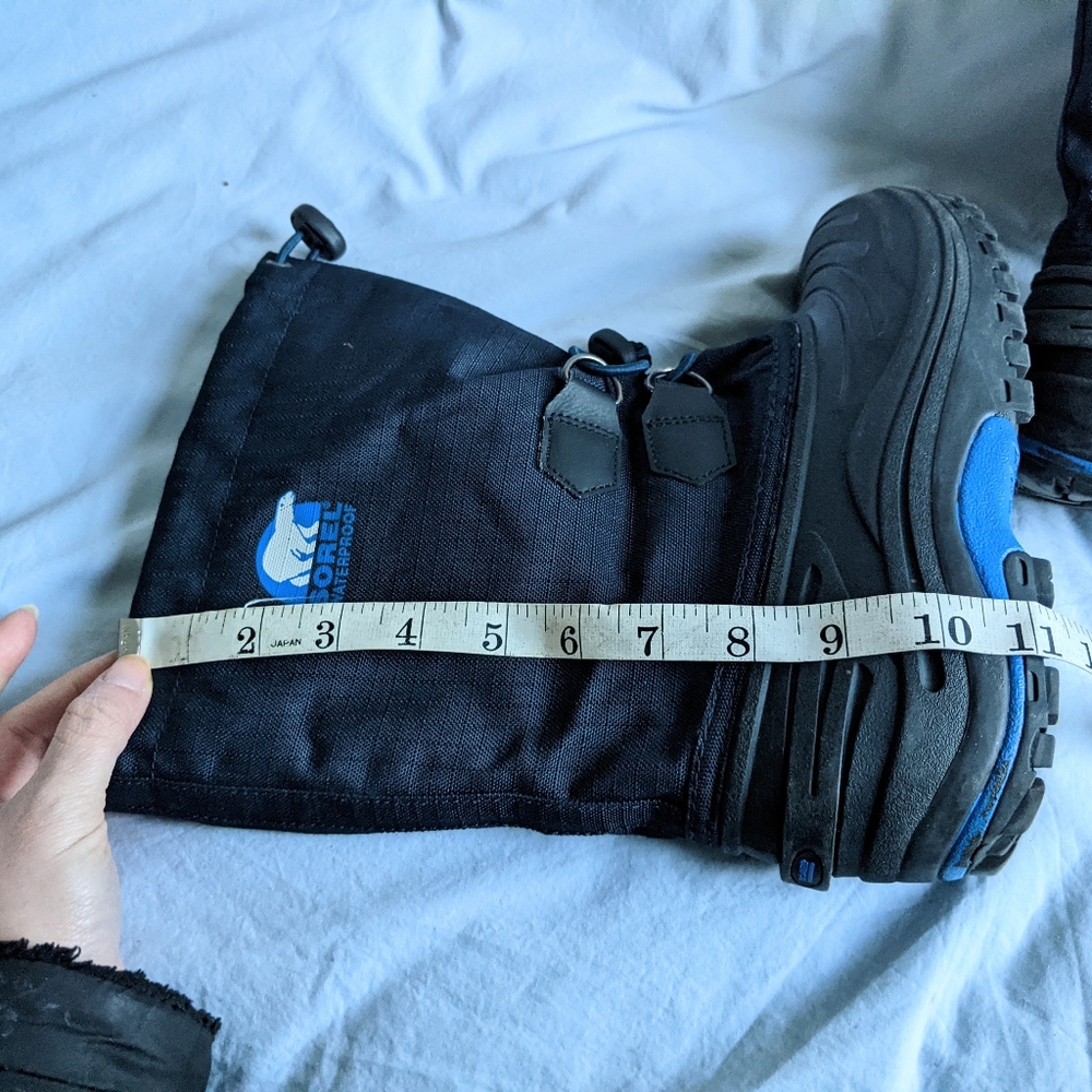 Like new Sorel Unisex super troopers Insulated Snow boots size 4 - Picture 2 of 9